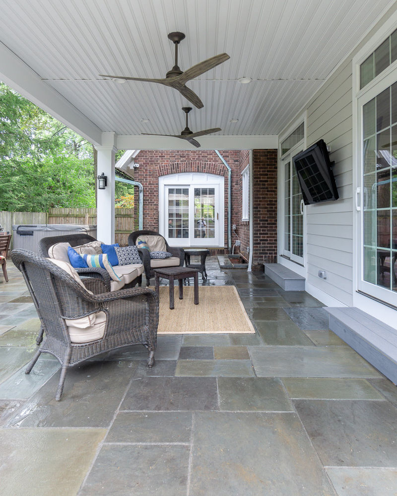 Covered patio in Cleveland Heights